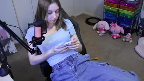 Snapshot of roxiethefox chatting on 10/10/25, 10:42 roxie online show from 10/10/25, 10:42