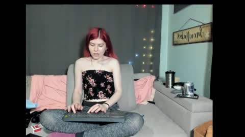 Snapshot of roxihazeleyes chatting on 03/01/25, 02:59 roxihazeleyes online show from 03/01/25, 02:59