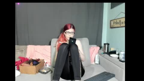 Snapshot of roxihazeleyes chatting on 03/02/25, 06:37 roxihazeleyes online show from 03/02/25, 06:37