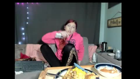 Snapshot of roxihazeleyes chatting on 03/02/25, 09:42 roxihazeleyes online show from 03/02/25, 09:42