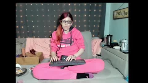 Snapshot of roxihazeleyes chatting on 03/02/25, 03:48 roxihazeleyes online show from 03/02/25, 03:48