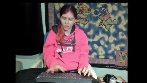 Snapshot of roxihazeleyes chatting on 03/05/25, 11:06 roxihazeleyes online show from 03/05/25, 11:06