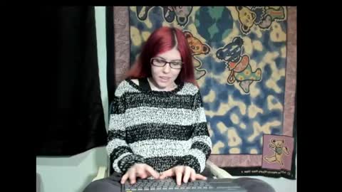 Snapshot of roxihazeleyes chatting on 03/06/25, 11:36 roxihazeleyes online show from 03/06/25, 11:36