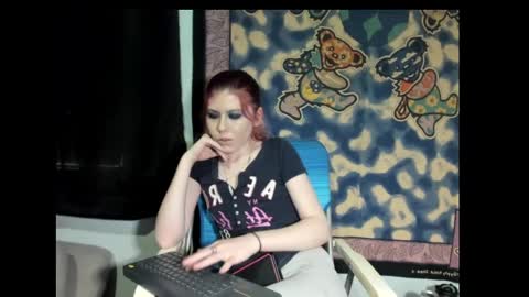 Snapshot of roxihazeleyes chatting on 03/08/25, 01:57 roxihazeleyes online show from 03/08/25, 01:57