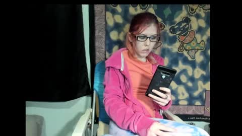 Snapshot of roxihazeleyes chatting on 03/10/25, 03:56 roxihazeleyes online show from 03/10/25, 03:56