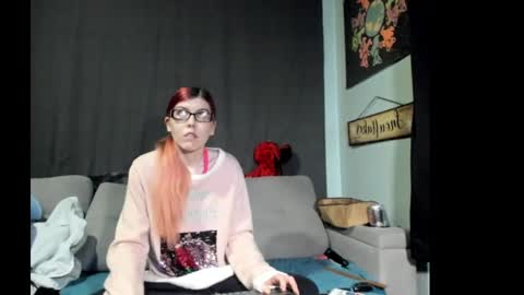 Snapshot of roxihazeleyes chatting on 09/18/25, 07:54 roxihazeleyes online show from 09/18/25, 07:54