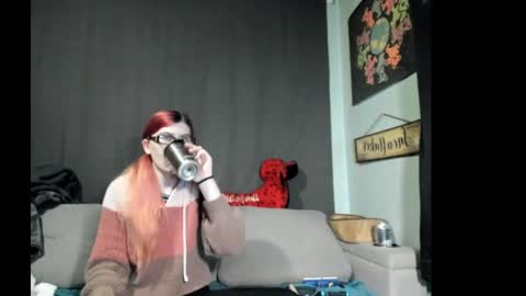 Snapshot of roxihazeleyes chatting on 09/19/25, 07:43 roxihazeleyes online show from 09/19/25, 07:43