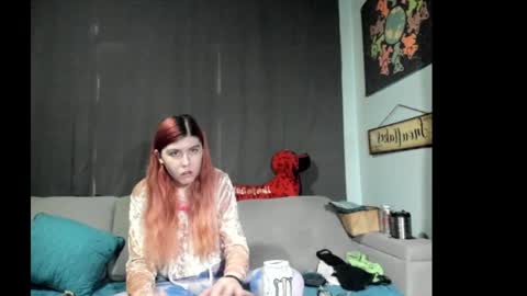 Snapshot of roxihazeleyes chatting on 09/21/25, 08:54 roxihazeleyes online show from 09/21/25, 08:54