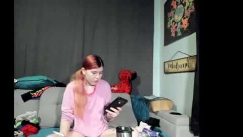 Snapshot of roxihazeleyes chatting on 09/25/25, 04:38 roxihazeleyes online show from 09/25/25, 04:38