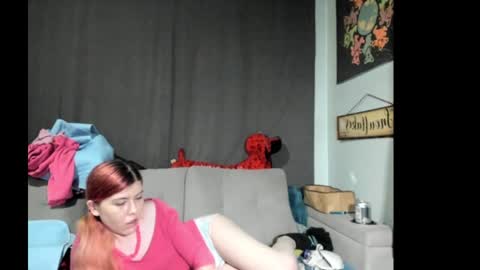 Snapshot of roxihazeleyes chatting on 09/25/25, 04:54 roxihazeleyes online show from 09/25/25, 04:54