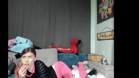 Snapshot of roxihazeleyes chatting on 09/26/25, 01:26 roxihazeleyes online show from 09/26/25, 01:26