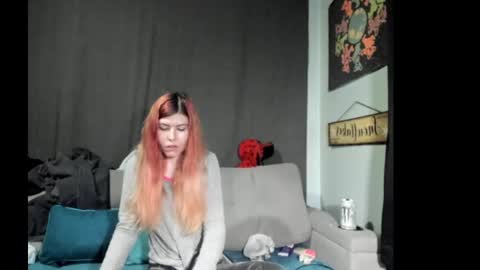 Snapshot of roxihazeleyes chatting on 10/01/25, 01:06 roxihazeleyes online show from 10/01/25, 01:06