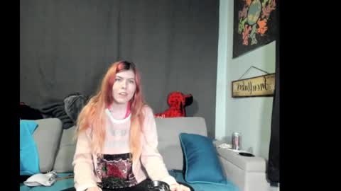 Snapshot of roxihazeleyes chatting on 10/02/25, 02:35 roxihazeleyes online show from 10/02/25, 02:35