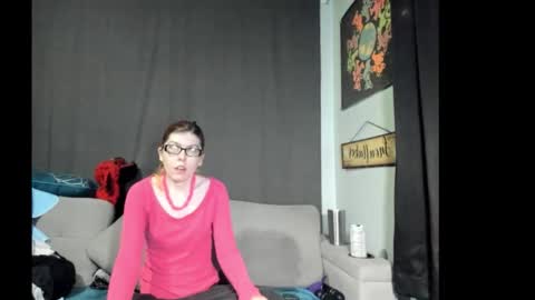 Snapshot of roxihazeleyes chatting on 10/15/25, 05:02 roxihazeleyes online show from 10/15/25, 05:02