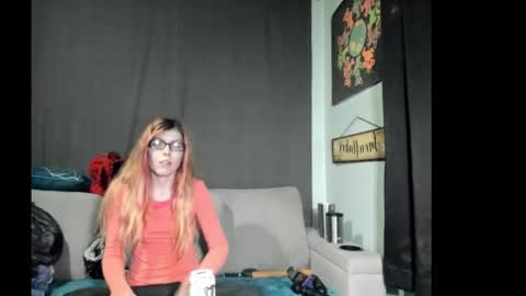 Snapshot of roxihazeleyes chatting on 10/17/25, 06:21 roxihazeleyes online show from 10/17/25, 06:21