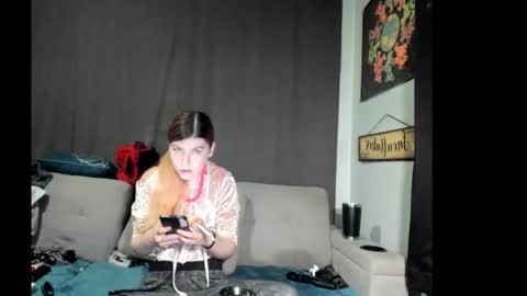 Snapshot of roxihazeleyes chatting on 10/20/25, 05:35 roxihazeleyes online show from 10/20/25, 05:35