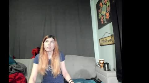 Snapshot of roxihazeleyes chatting on 10/22/25, 05:45 roxihazeleyes online show from 10/22/25, 05:45