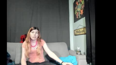 Snapshot of roxihazeleyes chatting on 10/24/25, 07:05 roxihazeleyes online show from 10/24/25, 07:05