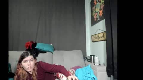 Snapshot of roxihazeleyes chatting on 10/25/25, 02:52 roxihazeleyes online show from 10/25/25, 02:52