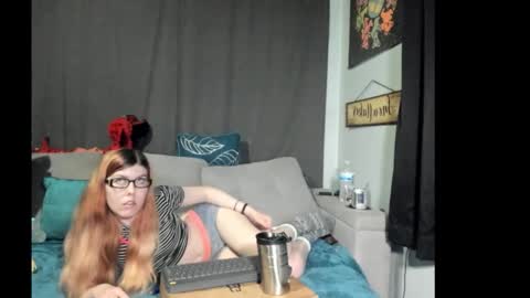 Snapshot of roxihazeleyes chatting on 10/29/25, 02:14 roxihazeleyes online show from 10/29/25, 02:14