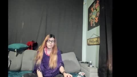 Snapshot of roxihazeleyes chatting on 10/29/25, 07:59 roxihazeleyes online show from 10/29/25, 07:59