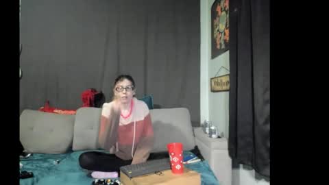 Snapshot of roxihazeleyes chatting on 11/14/25, 01:37 roxihazeleyes online show from 11/14/25, 01:37