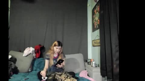 Snapshot of roxihazeleyes chatting on 11/18/25, 10:47 roxihazeleyes online show from 11/18/25, 10:47