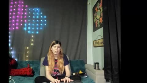 Snapshot of roxihazeleyes chatting on 12/01/25, 03:33 roxihazeleyes online show from 12/01/25, 03:33