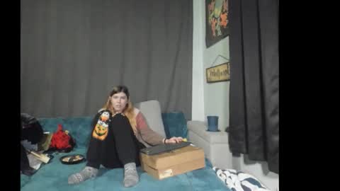 Snapshot of roxihazeleyes chatting on 12/04/25, 01:48 roxihazeleyes online show from 12/04/25, 01:48