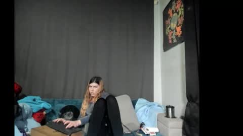 Snapshot of roxihazeleyes chatting on 12/18/25, 07:36 roxihazeleyes online show from 12/18/25, 07:36