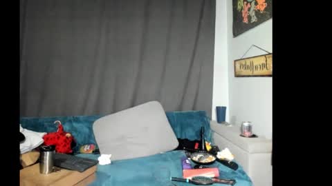 Snapshot of roxihazeleyes chatting on 01/05/26, 05:27 roxihazeleyes online show from 01/05/26, 05:27