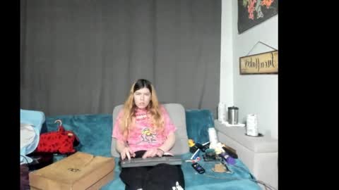 Snapshot of roxihazeleyes chatting on 01/09/26, 01:36 roxihazeleyes online show from 01/09/26, 01:36