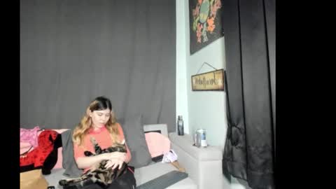 Snapshot of roxihazeleyes chatting on 02/05/26, 04:28 roxihazeleyes online show from 02/05/26, 04:28