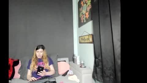 Snapshot of roxihazeleyes chatting on 02/07/26, 01:31 roxihazeleyes online show from 02/07/26, 01:31