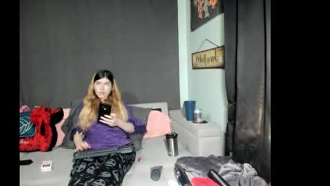 Snapshot of roxihazeleyes chatting on 02/08/26, 04:54 roxihazeleyes online show from 02/08/26, 04:54