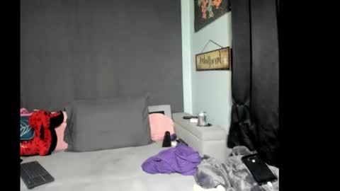 Snapshot of roxihazeleyes chatting on 02/09/26, 05:00 roxihazeleyes online show from 02/09/26, 05:00