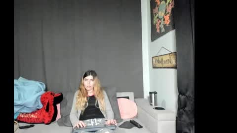 Snapshot of roxihazeleyes chatting on 02/10/26, 09:41 roxihazeleyes online show from 02/10/26, 09:41