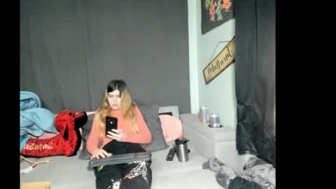 Snapshot of roxihazeleyes chatting on 02/11/26, 07:19 roxihazeleyes online show from 02/11/26, 07:19