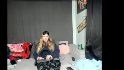 Snapshot of roxihazeleyes chatting on 02/14/26, 09:50 roxihazeleyes online show from 02/14/26, 09:50