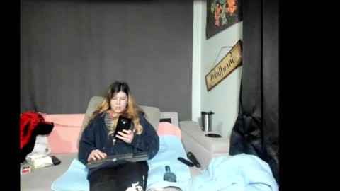 Snapshot of roxihazeleyes chatting on 02/18/26, 03:24 roxihazeleyes online show from 02/18/26, 03:24