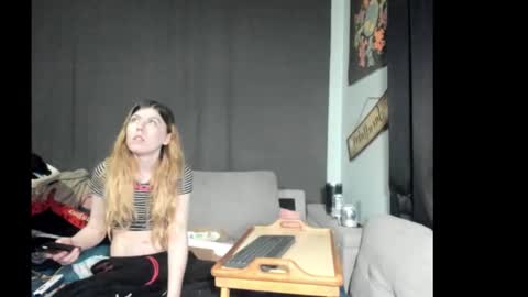 Snapshot of roxihazeleyes chatting on 03/02/26, 04:14 roxihazeleyes online show from 03/02/26, 04:14