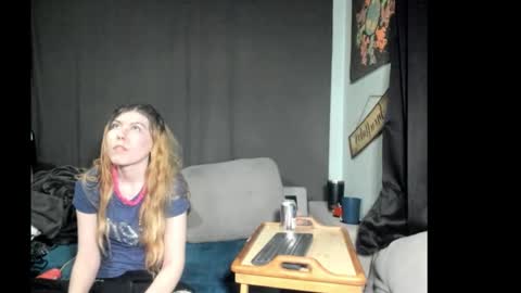 Snapshot of roxihazeleyes chatting on 03/04/26, 04:07 roxihazeleyes online show from 03/04/26, 04:07