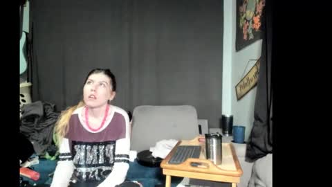 Snapshot of roxihazeleyes chatting on 03/04/26, 04:13 roxihazeleyes online show from 03/04/26, 04:13