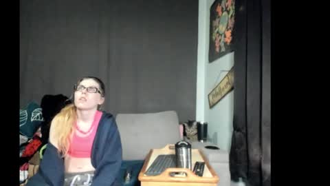 Snapshot of roxihazeleyes chatting on 03/05/26, 05:09 roxihazeleyes online show from 03/05/26, 05:09