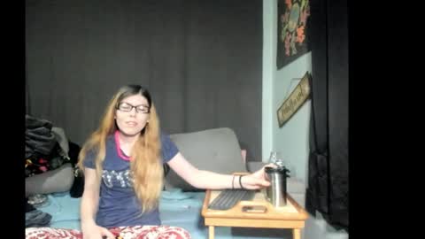 Snapshot of roxihazeleyes chatting on 03/08/26, 09:13 roxihazeleyes online show from 03/08/26, 09:13