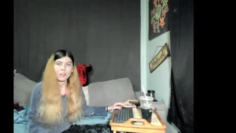 roxihazeleyes online show from 04/09/26, 03:17