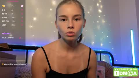 Snapshot of roxxxie_reid chatting on 10/23/25, 11:46 Roxieex ABBY online show from 10/23/25, 11:46