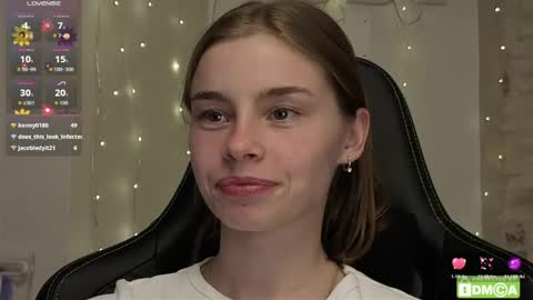 Snapshot of roxxxie_reid chatting on 04/25/26, 06:38 Roxieex ABBY online show from 04/25/26, 06:38