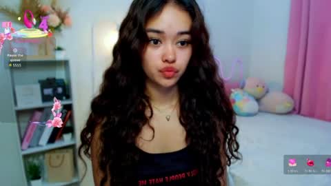 Snapshot of roxxy_blossom chatting on 07/28/26, 03:46 roxxy_blossom online show from 07/28/26, 03:46