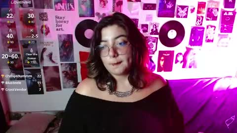 Snapshot of roxy_f_w chatting on 05/27/26, 01:57 Roxana online show from 05/27/26, 01:57